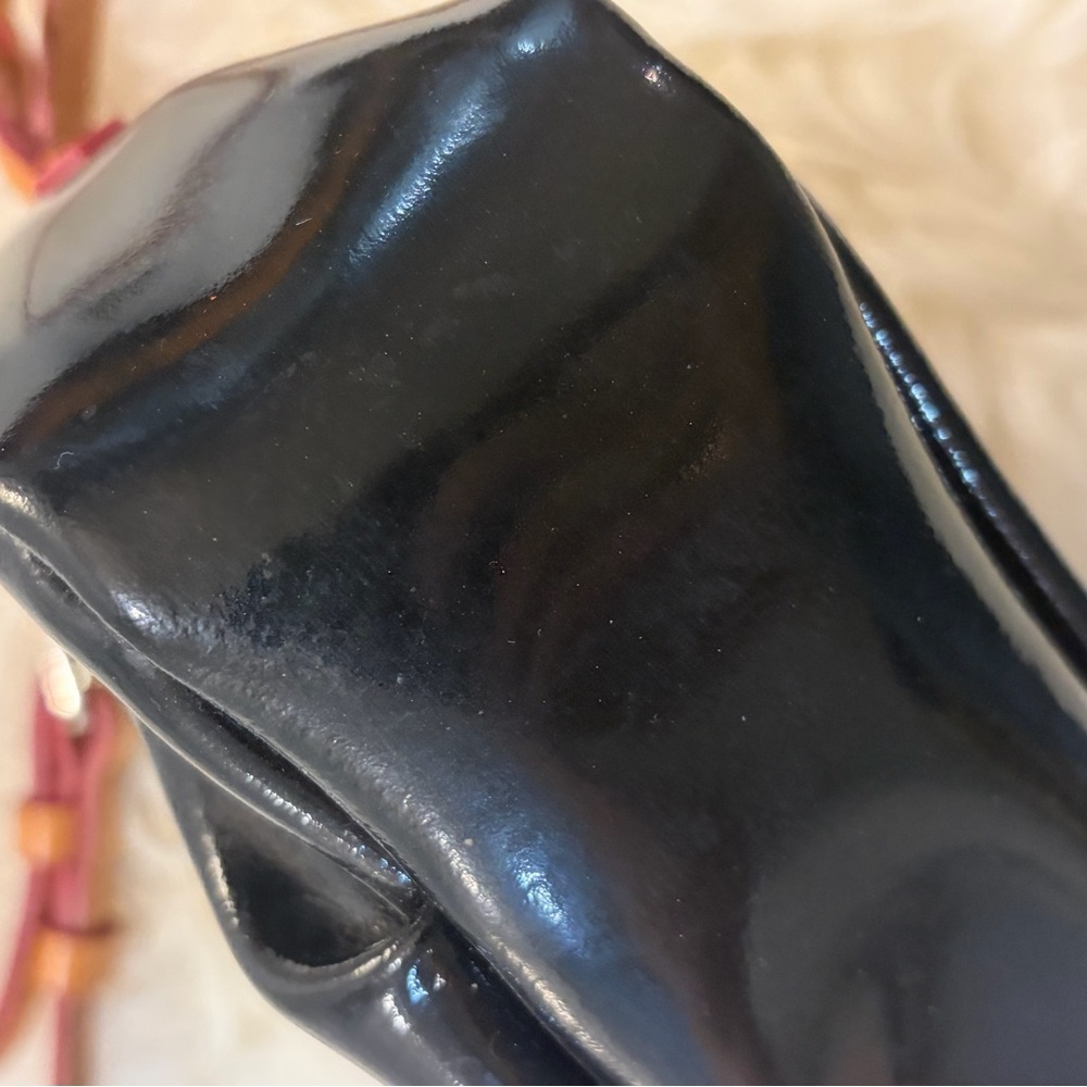 Y2K Dooney & Bourke Black Patent Leather Crossbody Bag with Tan Trim and strap - Picture 3 of 6